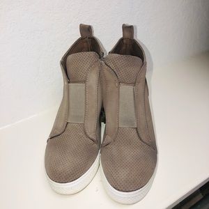Great condition worn once taupe high top tenni